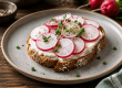 brood met gezonde radijsschijfjes