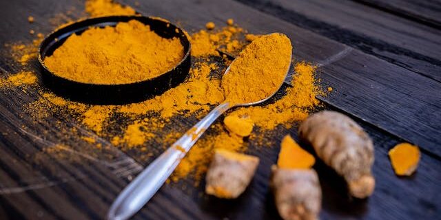pexels-karl-solano-6220710 kurkuma gezond