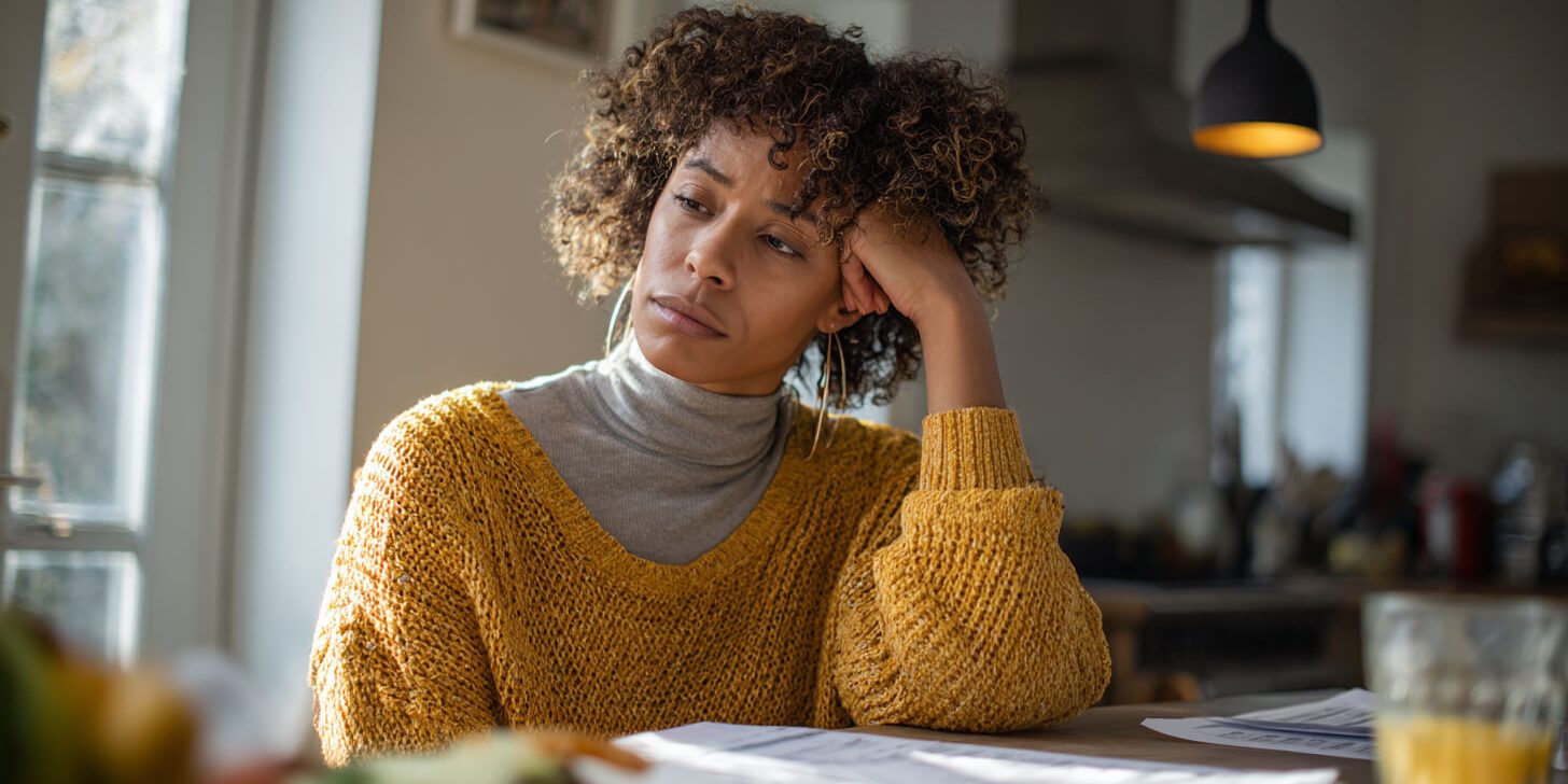 Financiële zorgen veroorzaken spanning die samenhangt met eetgedrag stress en dagelijkse routines.