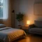 Moderne woonkamer met natuurlijk daglicht en warm kunstlicht voor lichtplan