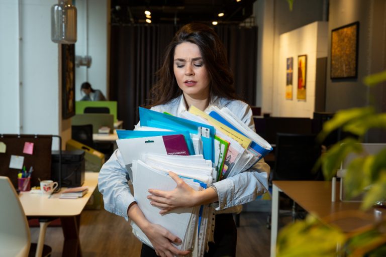 vrouw die altijd aan staat
